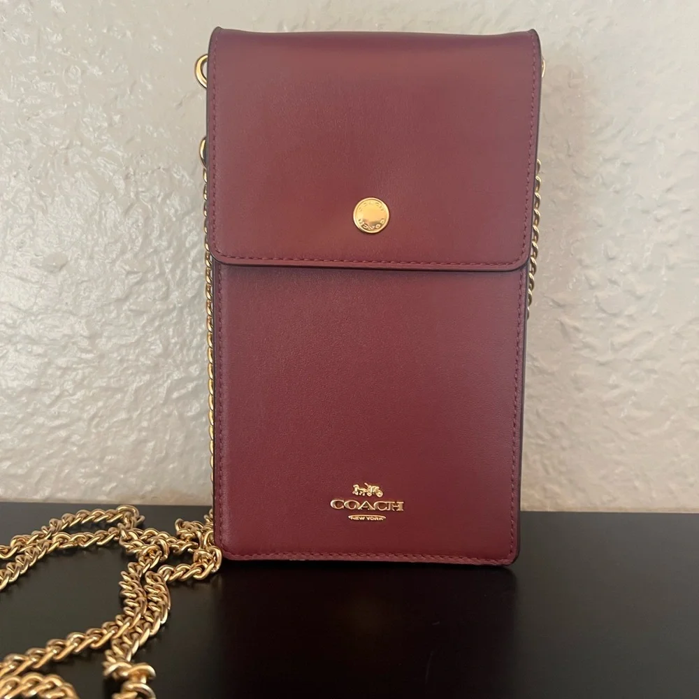 ✨NWOT - Coach Burgundy Snap Phone Crossbody✨